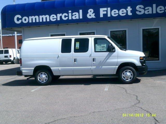 Ford Econoline 2013 photo 3