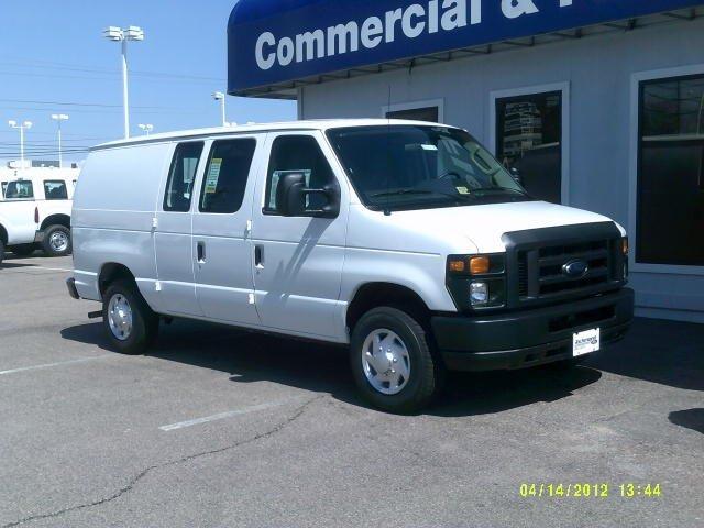 Ford Econoline 2013 photo 4