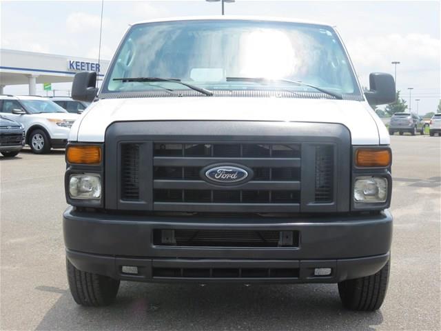 Ford Econoline 2013 photo 2