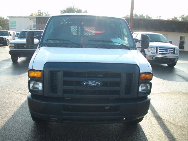 Ford Econoline 2013 photo 3