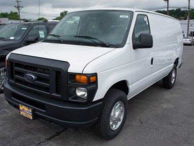 Ford Econoline 2013 photo 1