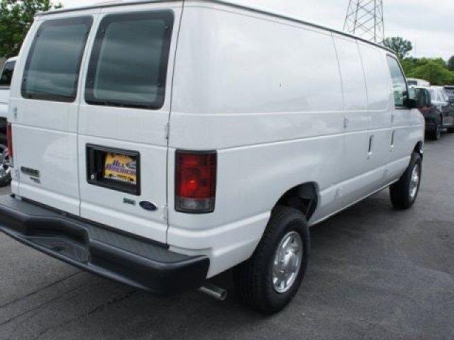 Ford Econoline 2013 photo 7