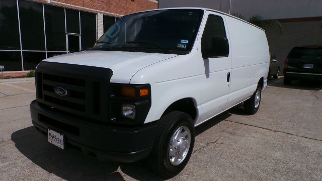 Ford Econoline 2013 photo 21