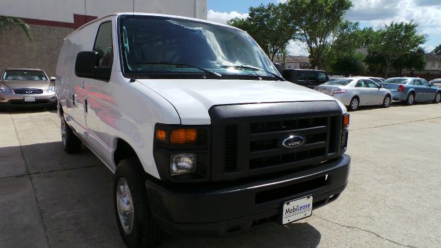 Ford Econoline 2013 photo 3