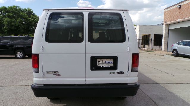 Ford Econoline 2013 photo 6