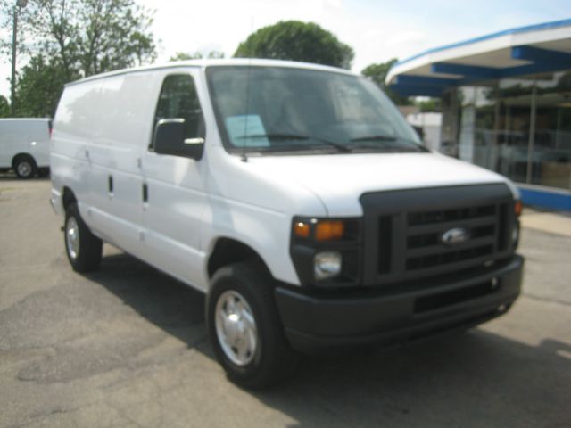 Ford Econoline 2013 photo 2