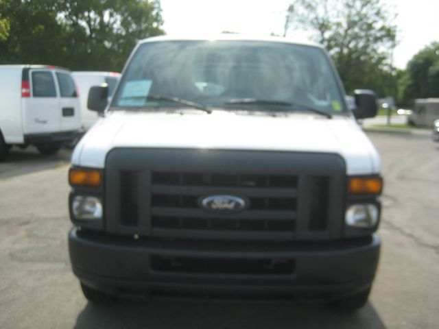 Ford Econoline 2013 photo 3