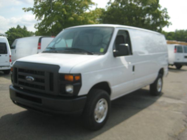 Ford Econoline 2013 photo 4