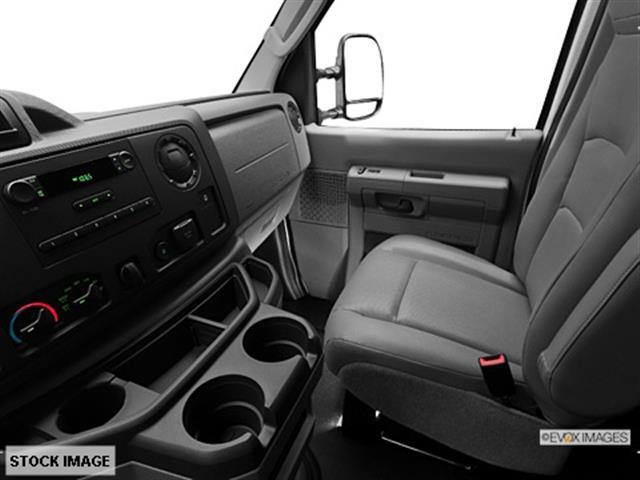 Ford Econoline 2013 photo 3