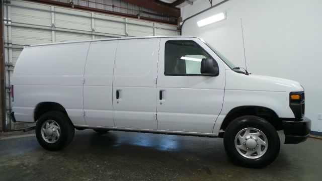 Ford Econoline 2013 photo 2