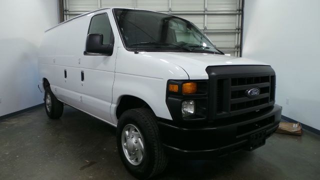 Ford Econoline 2013 photo 3