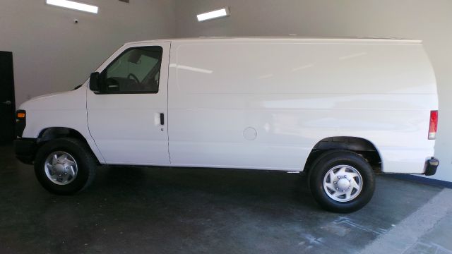 Ford Econoline 2013 photo 4