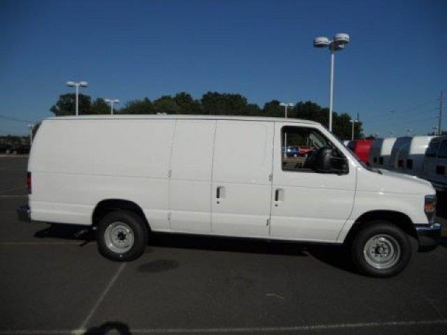 Ford Econoline 2013 photo 1