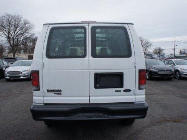 Ford Econoline 2013 photo 4