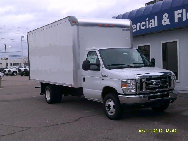 Ford Econoline 2013 photo 2