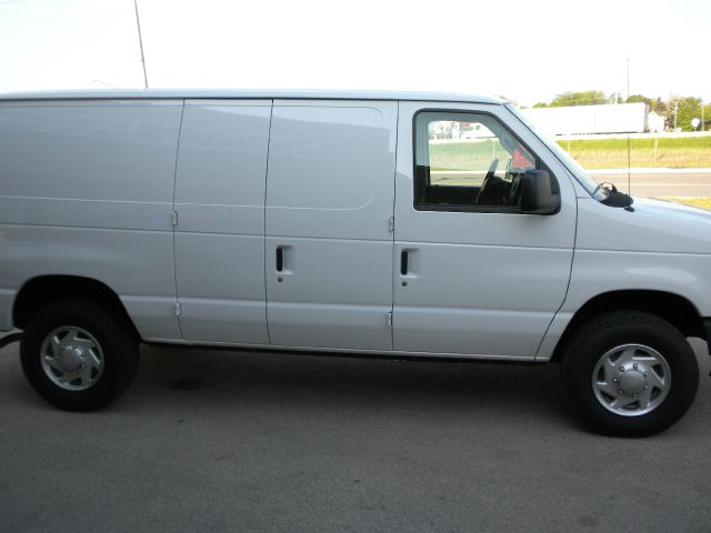 Ford Econoline 2013 photo 1