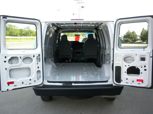 Ford Econoline 2013 photo 11