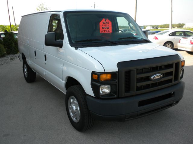 Ford Econoline 2013 photo 2