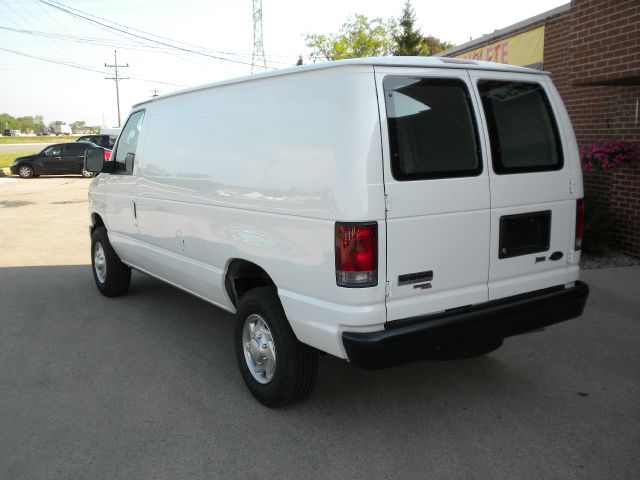 Ford Econoline 2013 photo 20