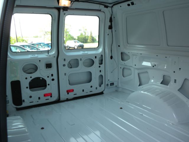 Ford Econoline 2013 photo 24