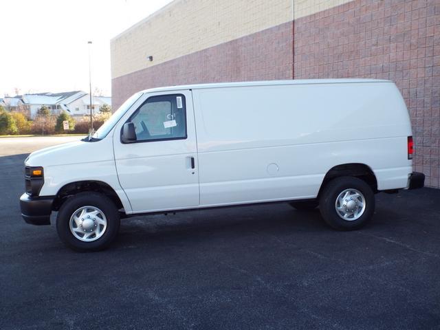 Ford Econoline 2014 photo 2