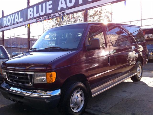 Ford Econoline Wagon Ertible GT Deluxe Passenger Van