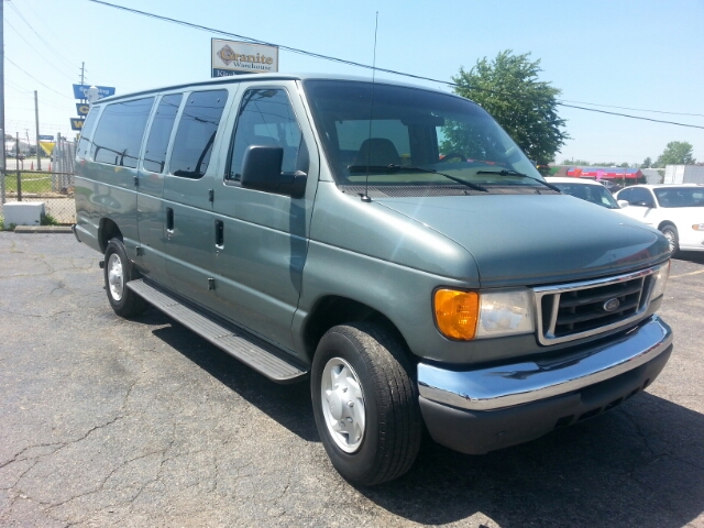 Ford Econoline Wagon 2dr Cpe V6 Manual GT Passenger Van