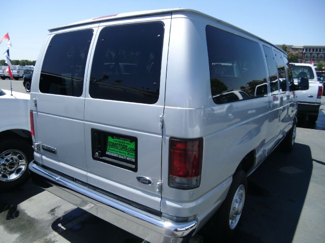 Ford Econoline Wagon 2dr Cpe V6 Manual GT Passenger Van