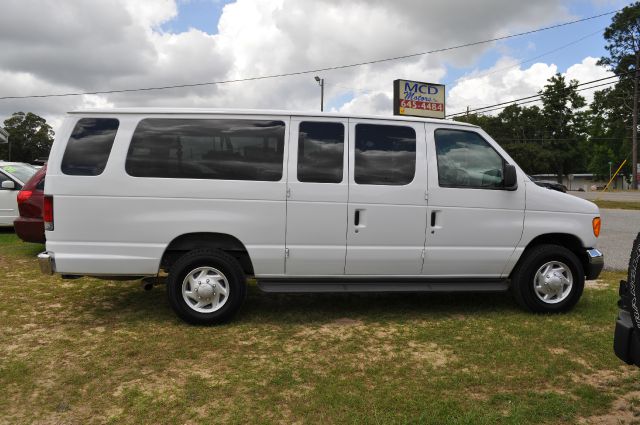 Ford Econoline Wagon 2dr Cpe V6 Manual GT Passenger Van