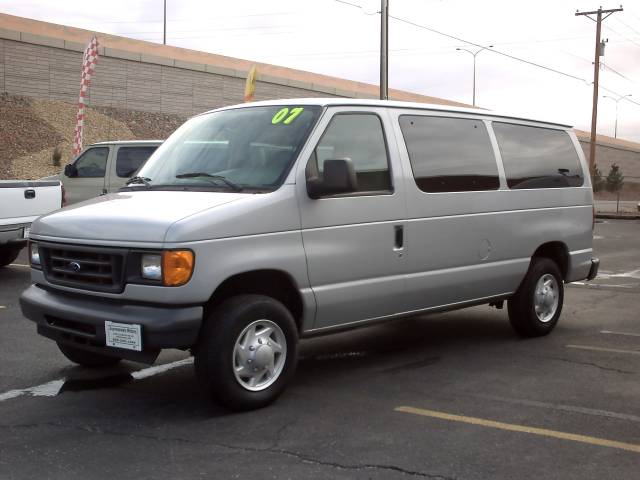 Ford Econoline Wagon 2007 photo 1