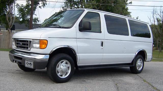 Ford Econoline Wagon 2007 photo 2