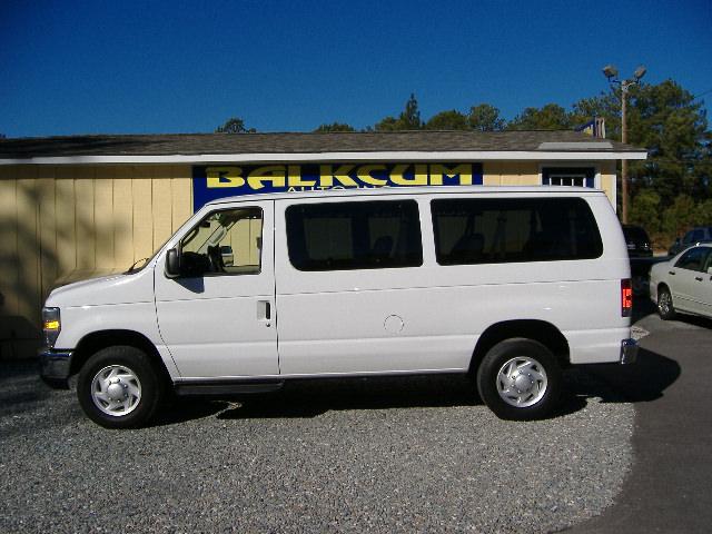 Ford Econoline Wagon SRW Passenger Van