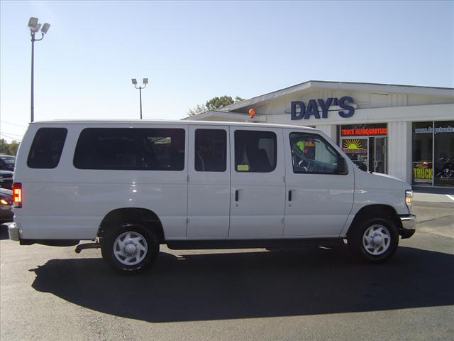 Ford Econoline Wagon CPE Passenger Van