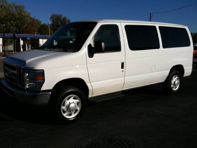 Ford Econoline Wagon Base Passenger Van