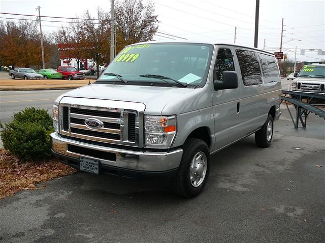 Ford Econoline Wagon Base - Prem. Pkg, White Roof Passenger Van