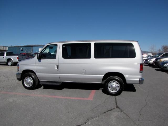 Ford Econoline Wagon Base - Prem. Pkg, White Roof Passenger Van