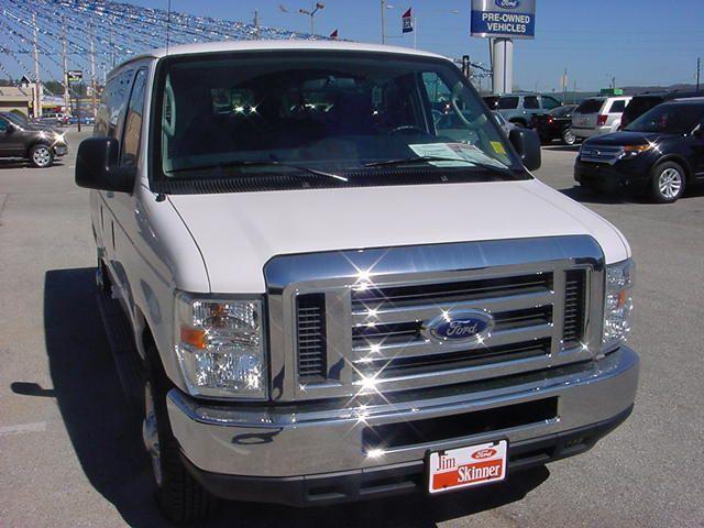 Ford Econoline Wagon Base - Prem. Pkg, White Roof Sedan