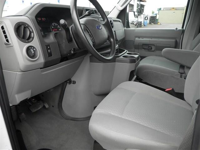 Ford Econoline Wagon 2011 photo 14