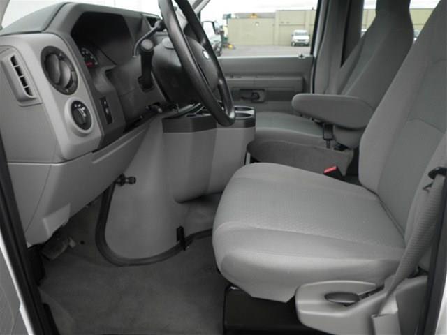 Ford Econoline Wagon 2011 photo 7