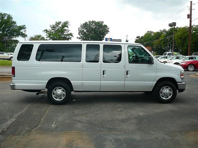 Ford Econoline Wagon 4WD CREW CAB 172lariat Passenger Van