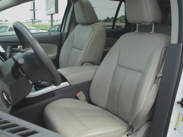 Ford Edge 2011 photo 17