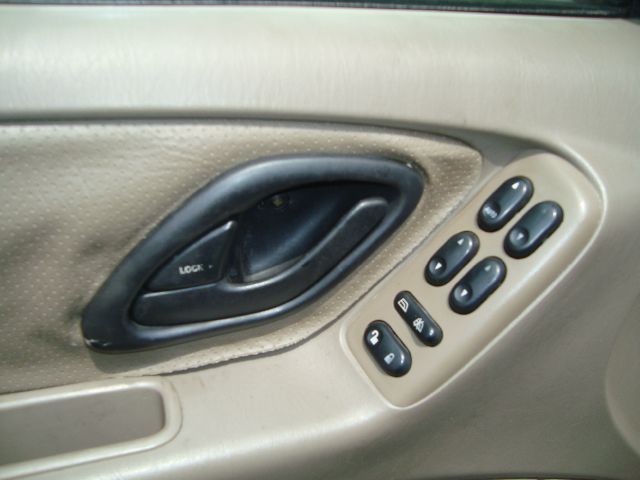 Ford Escape 2001 photo 23