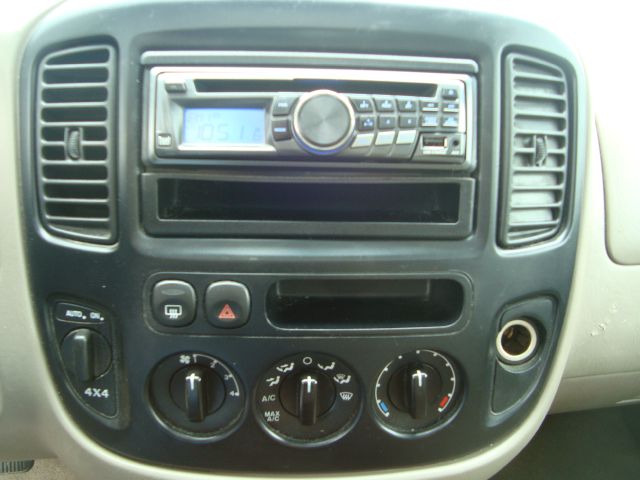 Ford Escape 2001 photo 28