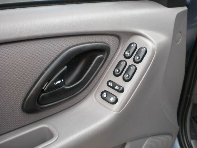 Ford Escape 2001 photo 23