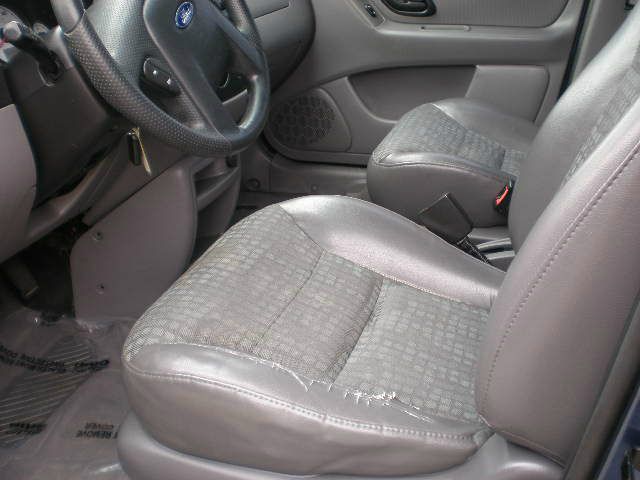 Ford Escape 2001 photo 24