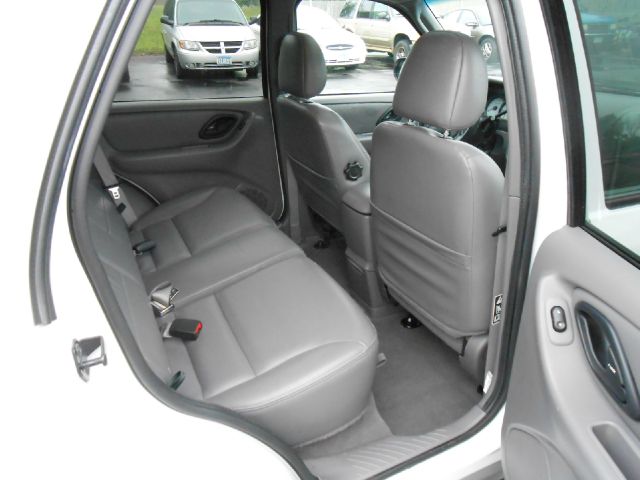 Ford Escape 2002 photo 1