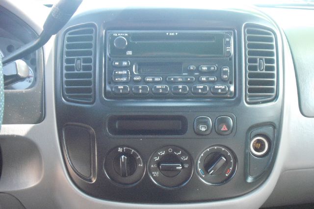 Ford Escape 2002 photo 19