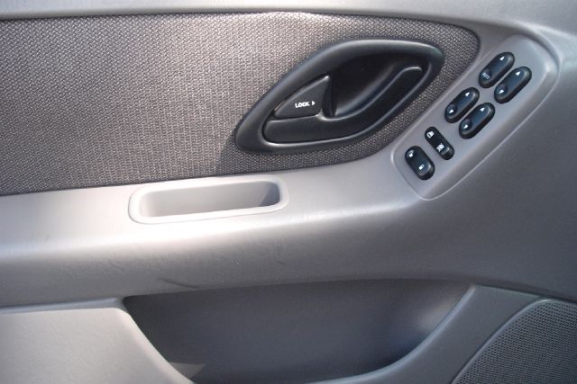 Ford Escape 2002 photo 23