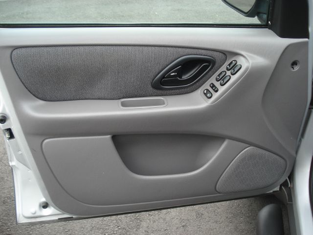 Ford Escape 2002 photo 2