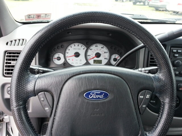 Ford Escape 2002 photo 1